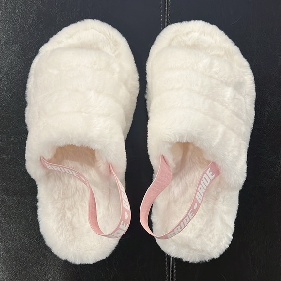 xo, Fetti Bride Strap Slippers - White Fur, Bachelorette Party, Wedding Size M/L - Picture 2 of 12